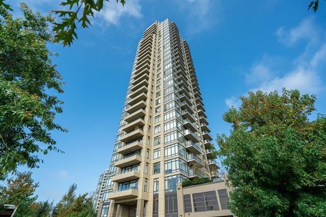 2105 2345 Madison Avenue